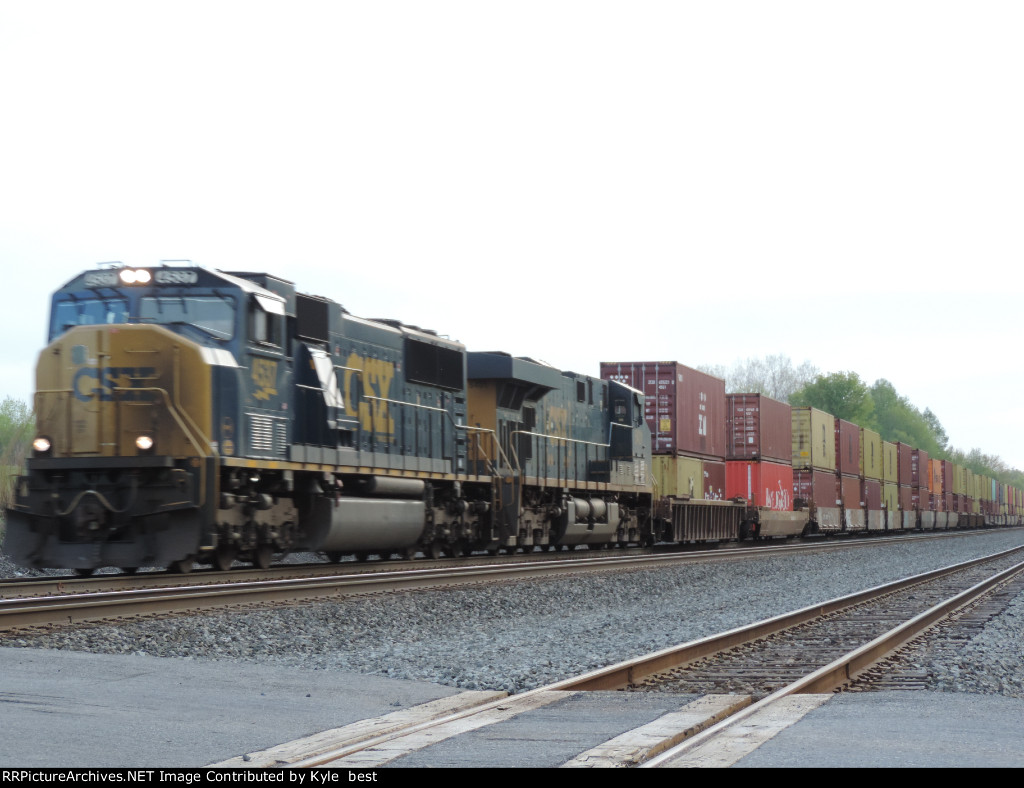 CSX 4537 on I008